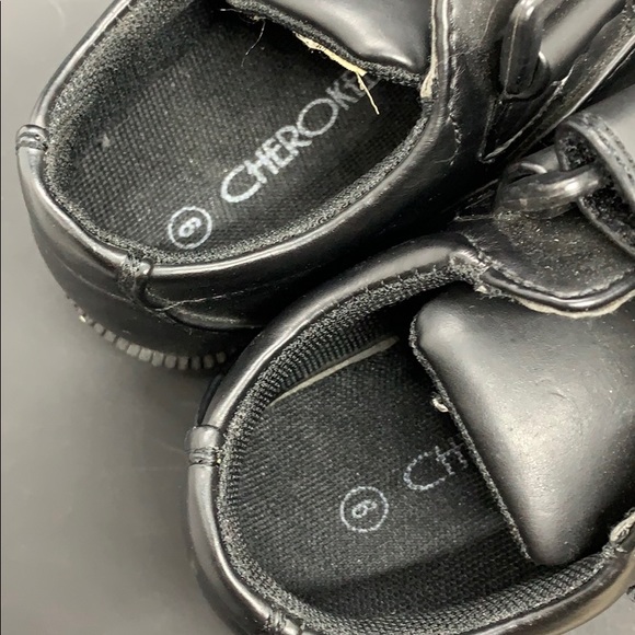 Kids dress shoes size 6 - Picture 3 of 3